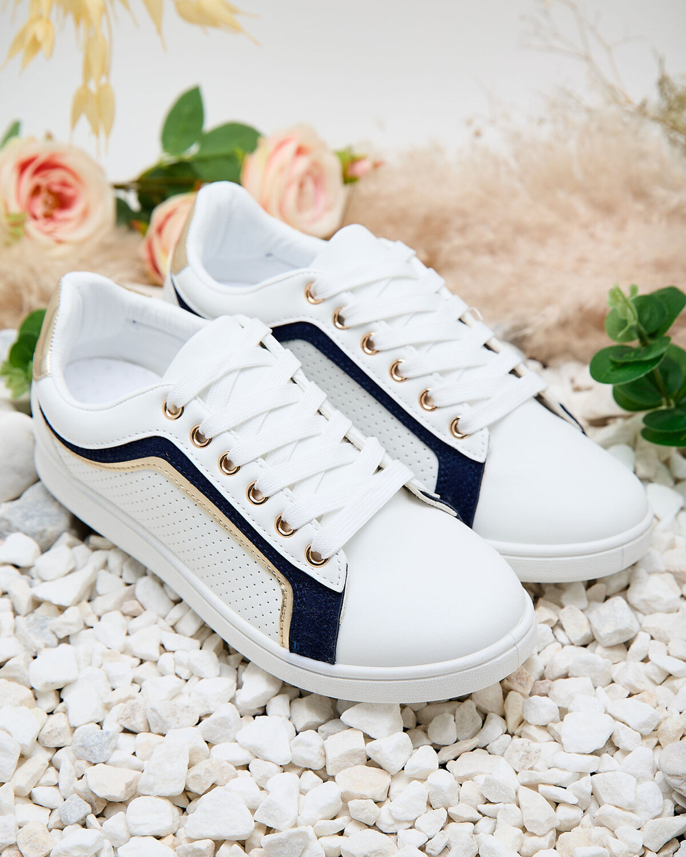 Resti Women&#039;s openwork sports shoes Ramanna