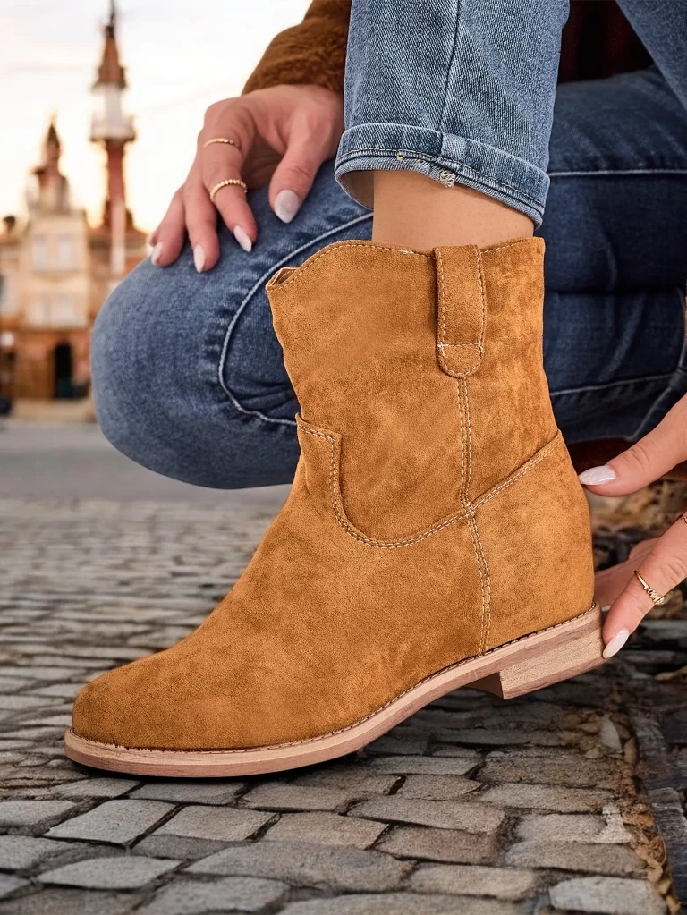 Resti Brown ankle boots a&#039;la cowboy boots on an indoor wedge Jelluma - Footwear