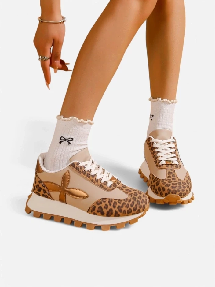 Resti Women's sporty sneakers on a thicker sole Aloqa