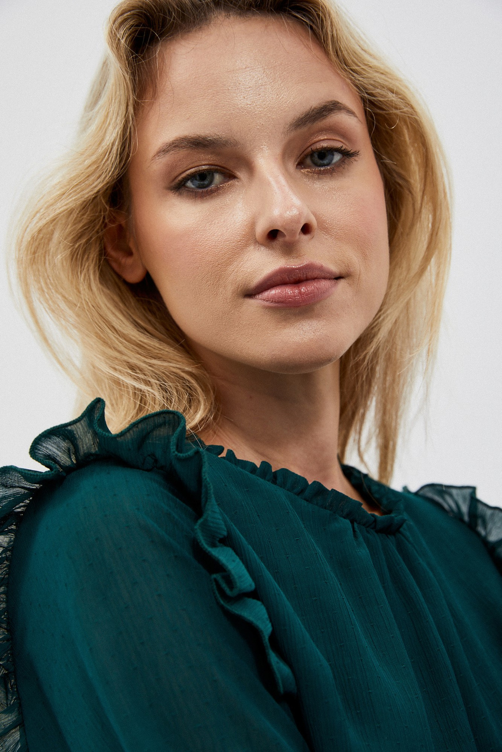 Shirt with ruffles on the shoulders