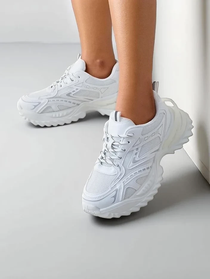 Resti Women&#039;s sports sneakers with a thicker sole Nettes