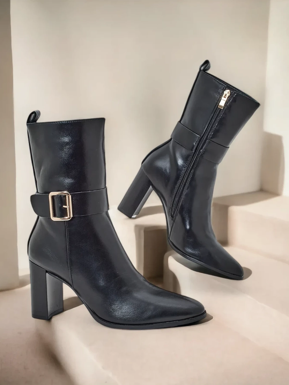 Resti Women's ankle boots on a post Amior