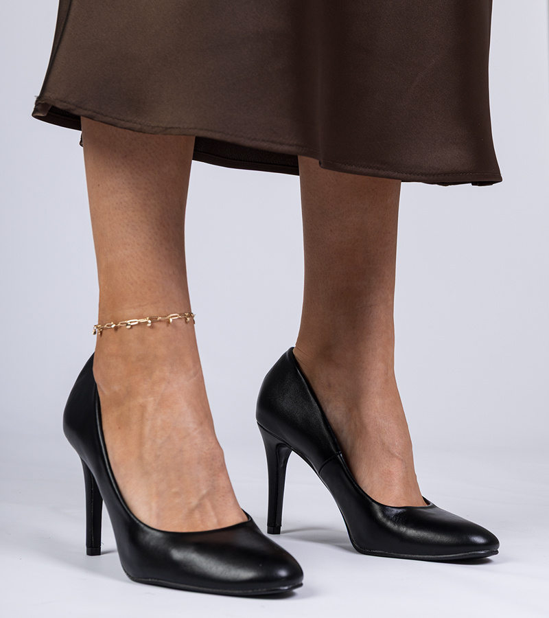 marka niezdefiniowana Black classic pumps on a heel Trutti