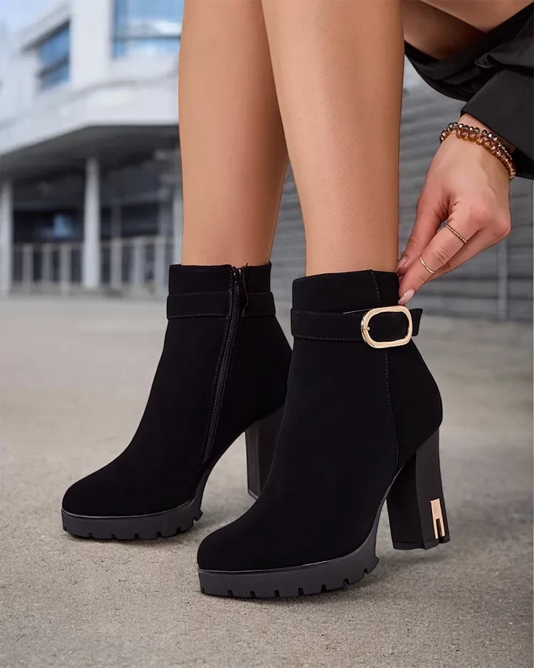 Resti Women&#039;s ankle boots on a post Ododi