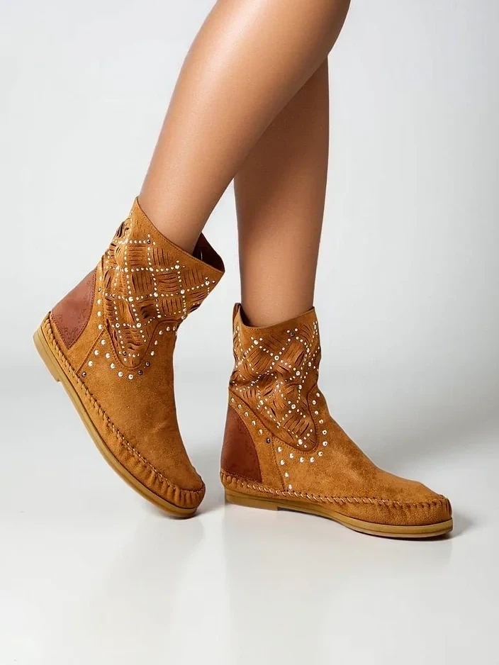 Resti Women's ankle boots with low wedge and studs Indian Style