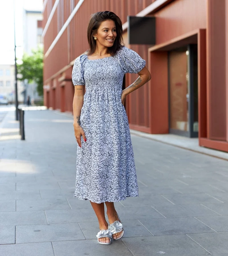 Gemre Rochie midi neagră cu flori de Samatzai