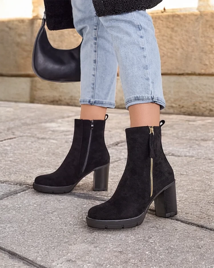 Resti Women&#039;s ankle boots on a post Igges