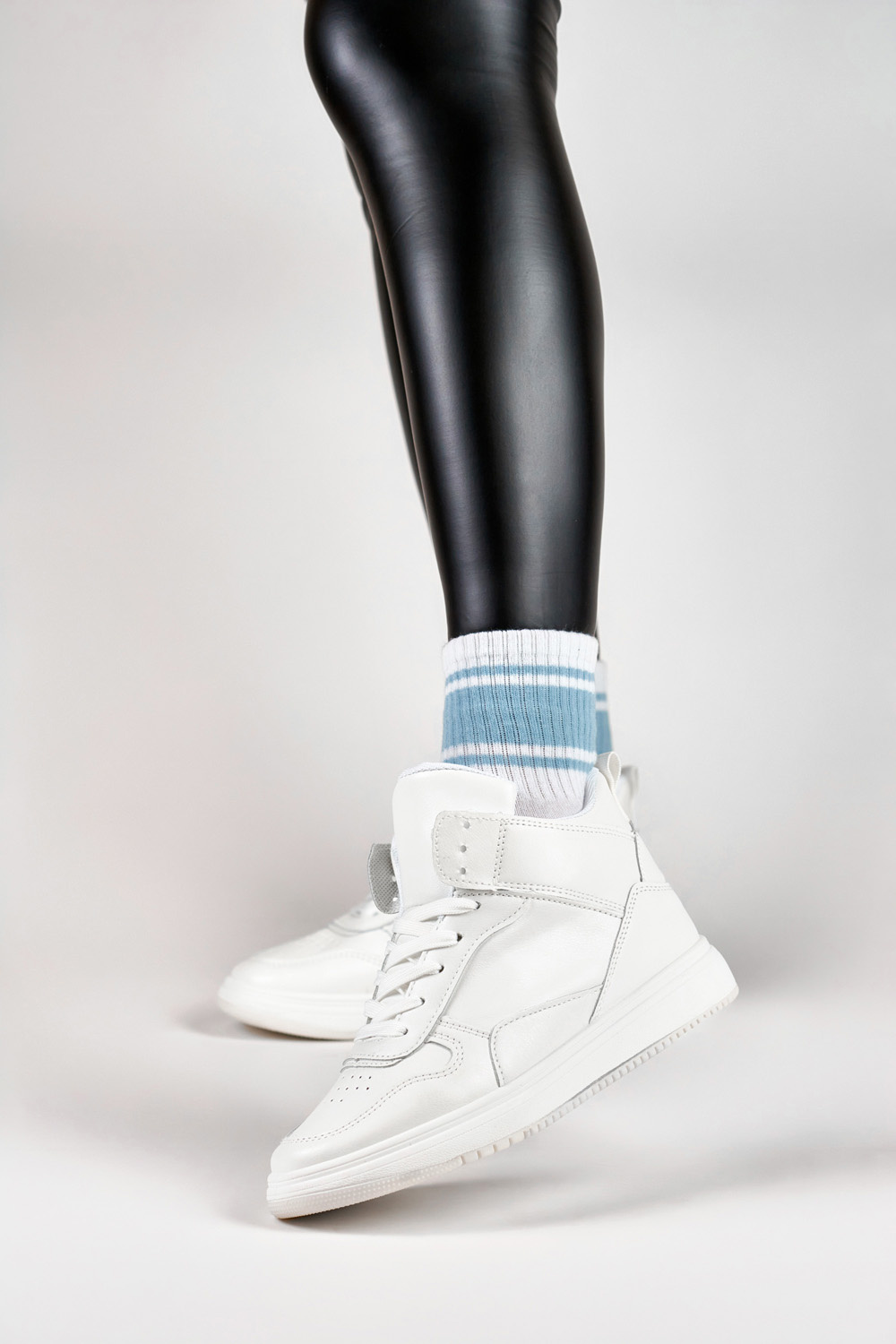 primohurt Białe sneakersy damskie nad kostkę