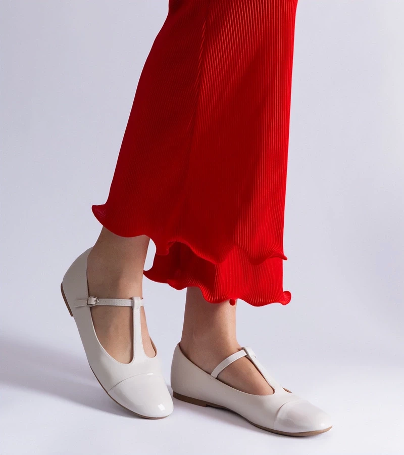 Gemre Balerini albi cu vârf lăcuit închiși cu cataramă Gloriana