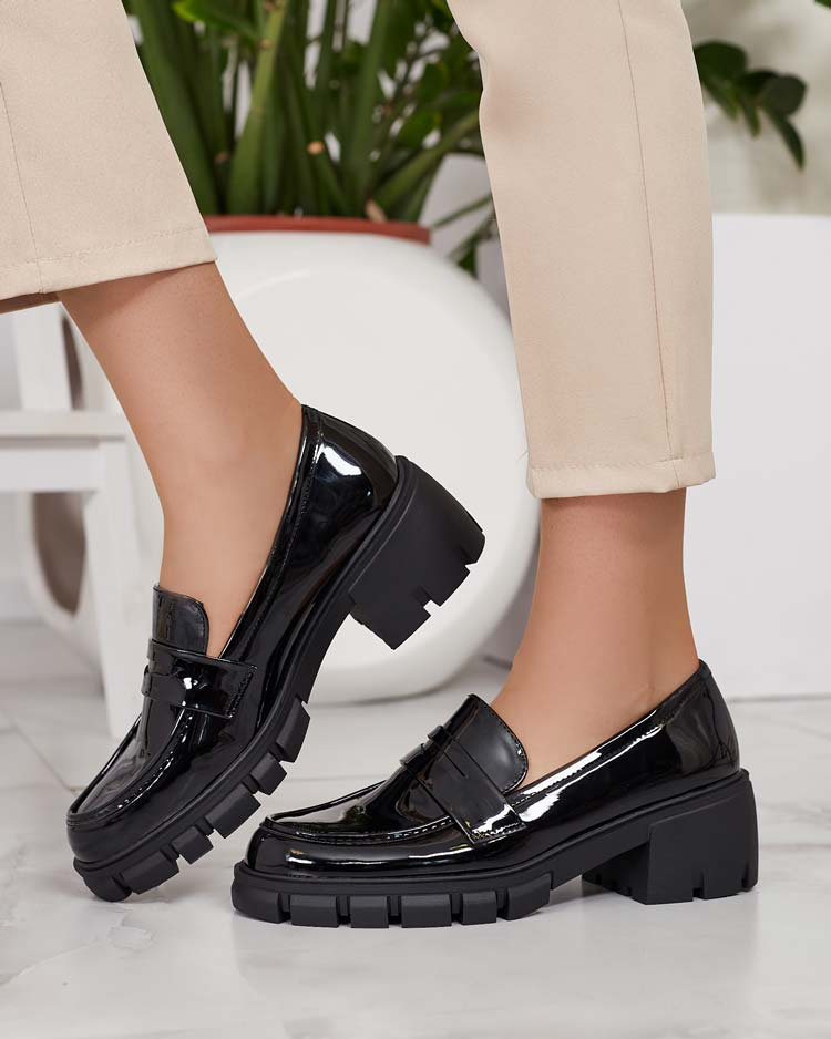 Resti Women's moccasins on a low post Denebel