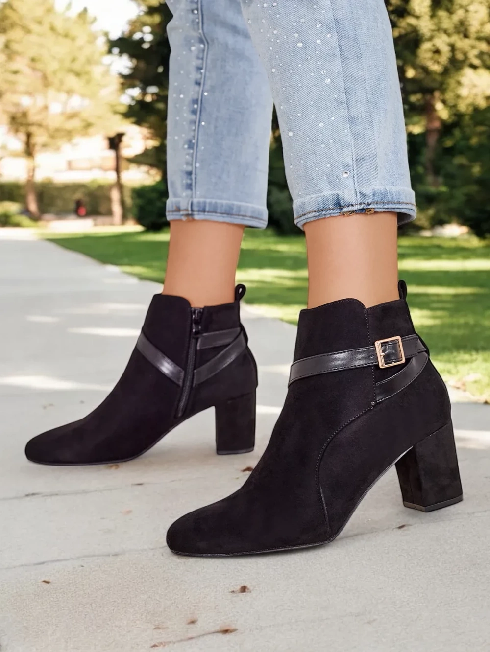 Resti Women&#039;s boots on a post Eloron