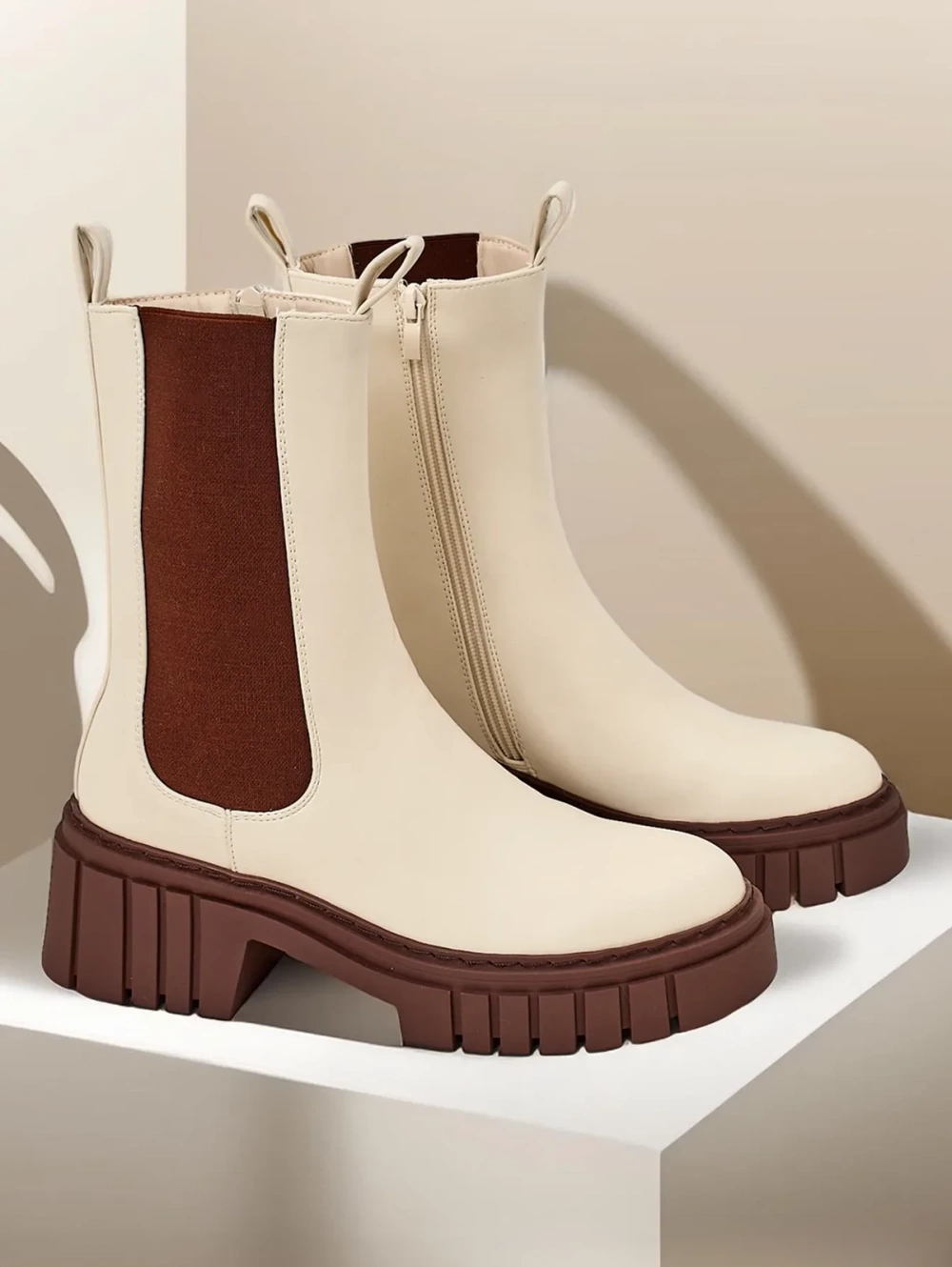 Resti Women's ankle boots on a post Tervose