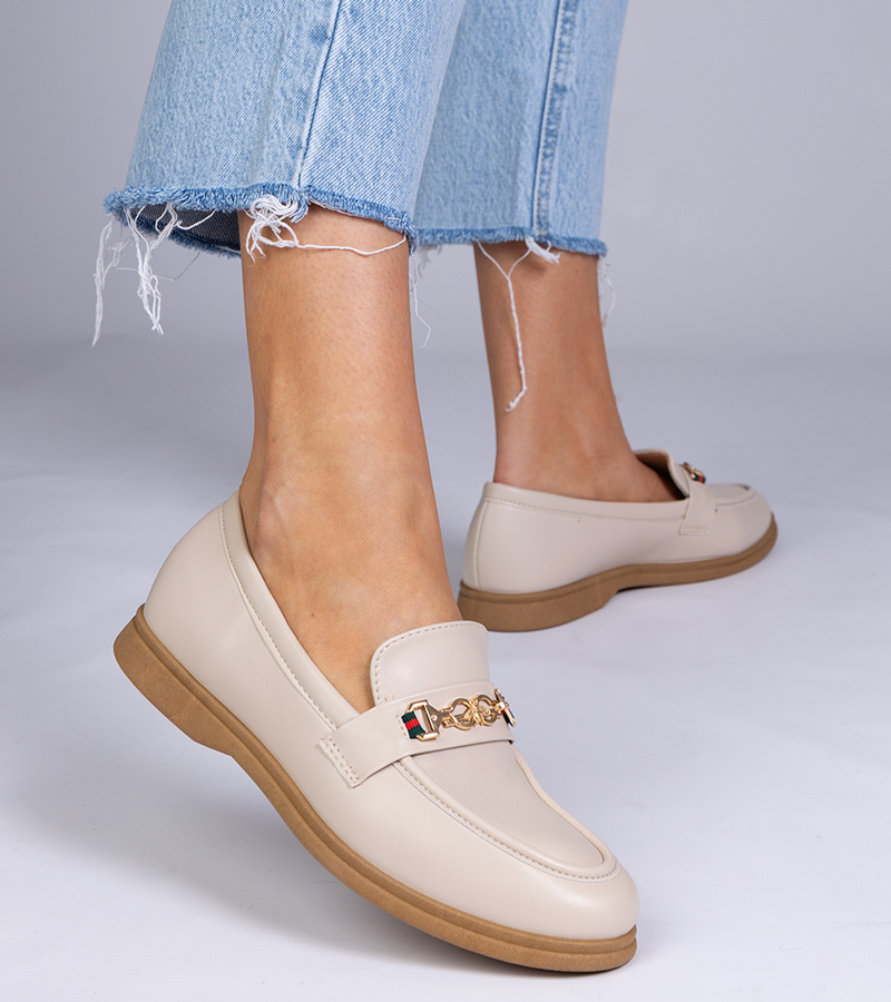 marka niezdefiniowana Beige loafers with gold decoration Feola