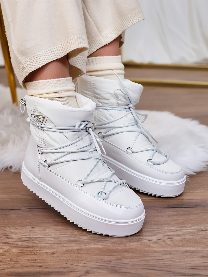 Resti Womens slip-on boots ala snow boots in white Vevnose