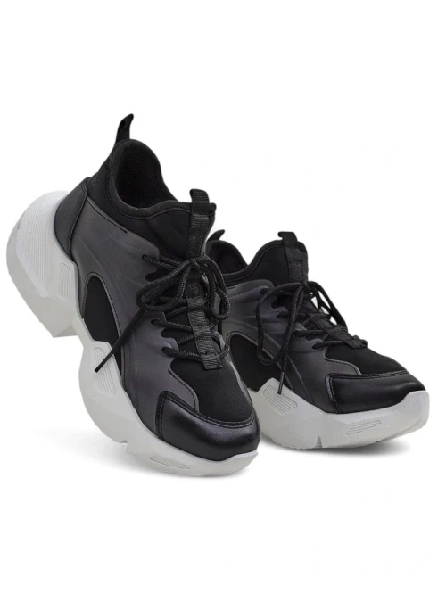 Resti Women&#039;s sporty sneakers on a thicker sole Vivers