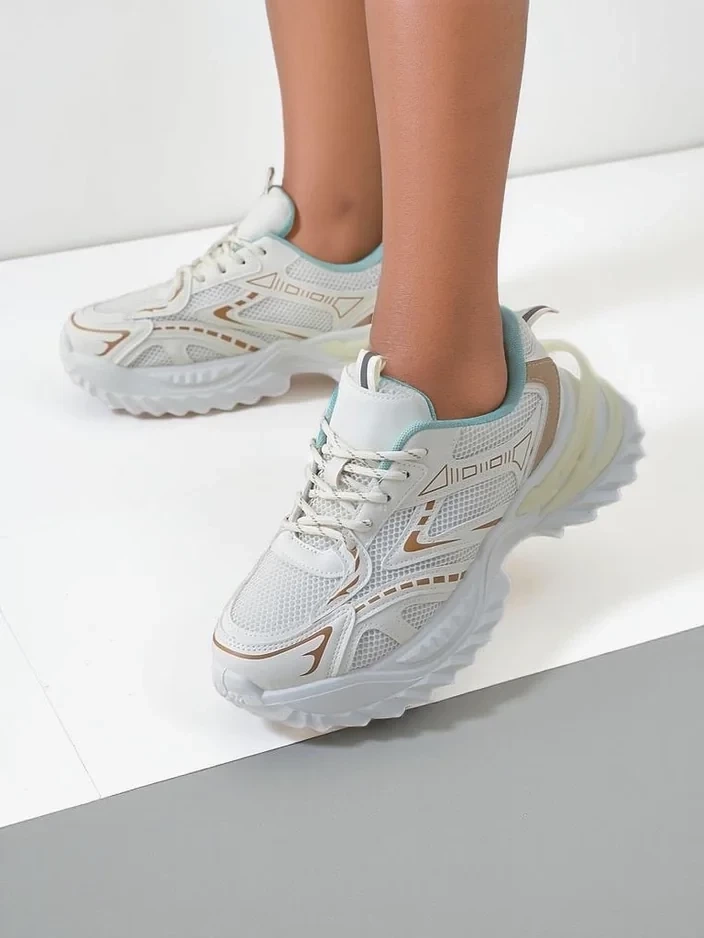 Resti Women&#039;s sports sneakers on a thicker sole Nettes