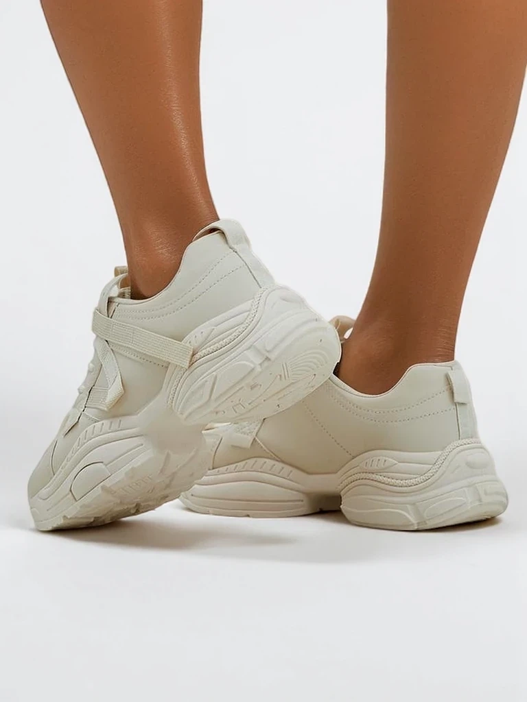 Resti Women&#039;s sporty sneakers with a thicker sole Quensi