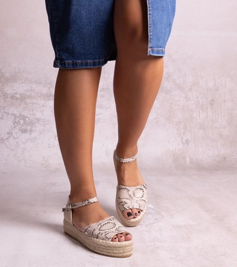 D/CEO Beige sandals Pearl River