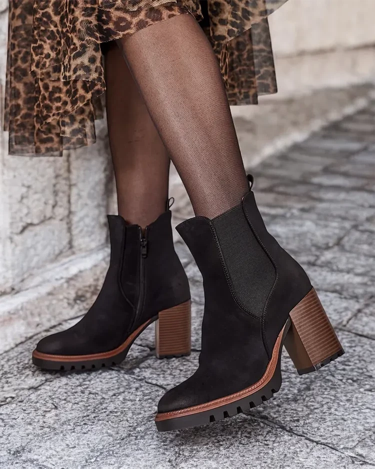 Resti Women&#039;s Botkas on a post Rofof