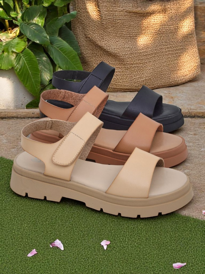 Resti Royal Fashion Women&#039;s Otvanna sandals with a thick sole