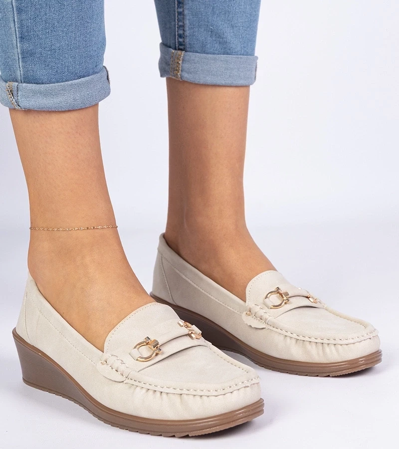 Gemre Mocasini bej pentru femei cu platformă și finisaj mat Sambada