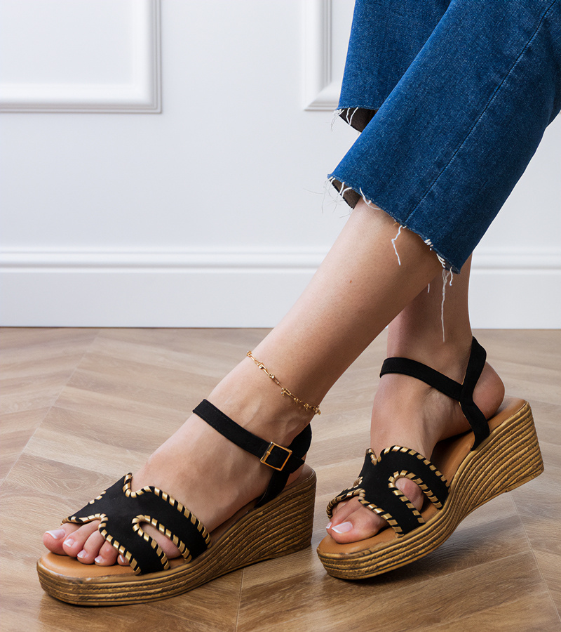 D/CEO Black sandals with embroidery on the edges Lurisa