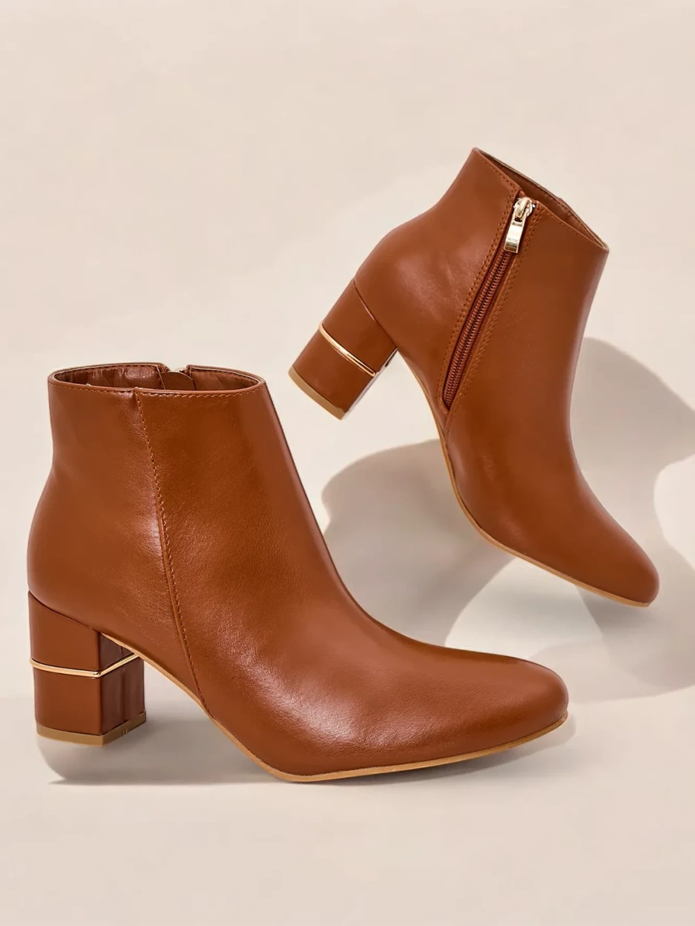 Resti Women's ankle boots on a post Afennor