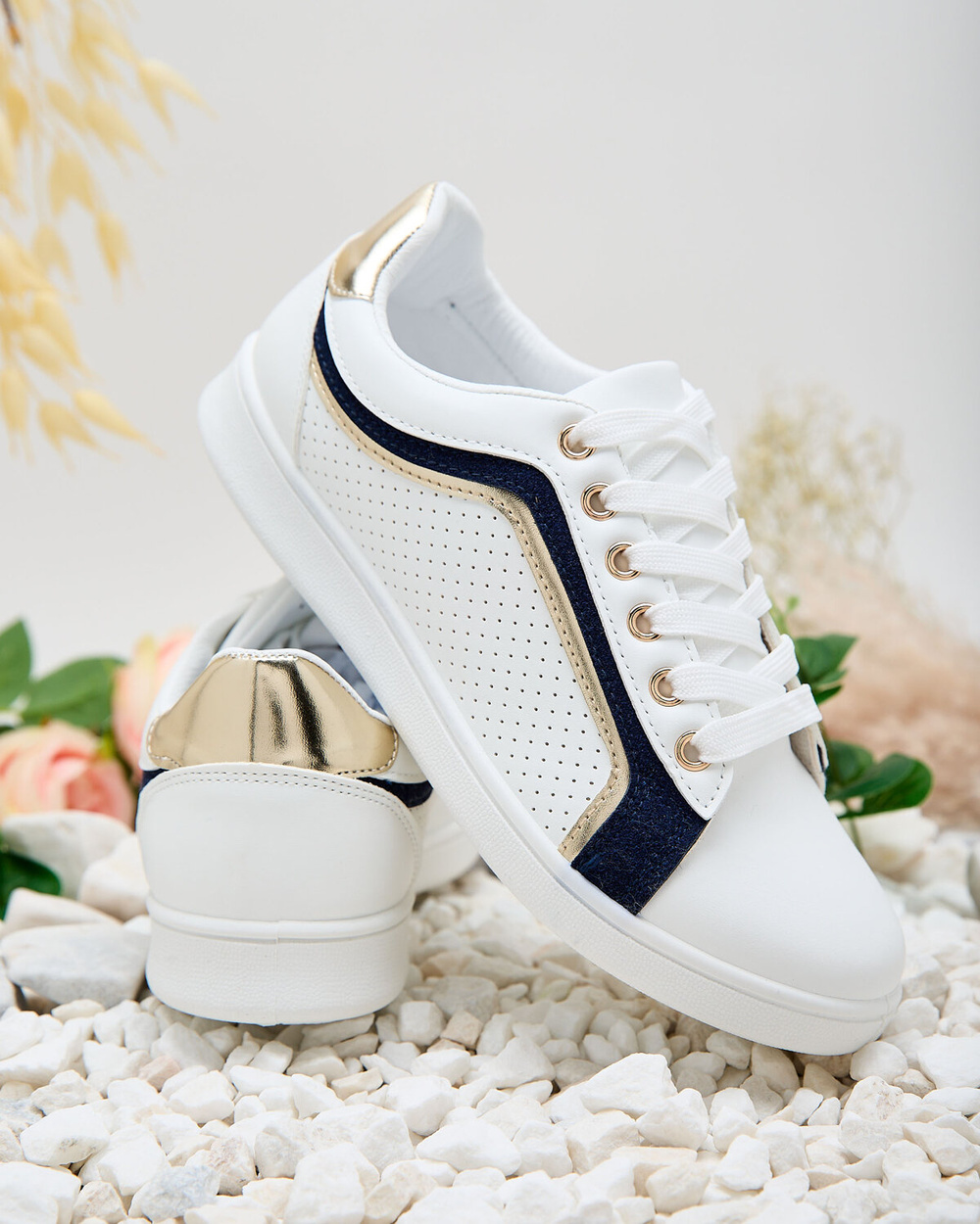 Resti Women&#039;s openwork sports shoes Ramanna