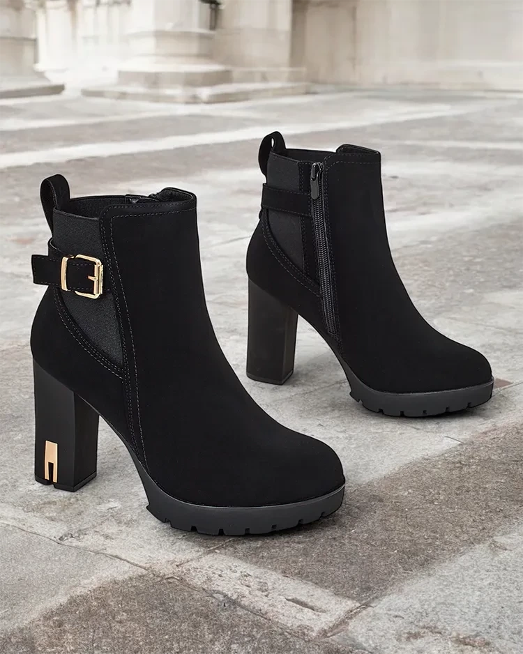 Resti Women&#039;s ankle boots on a post Axoll