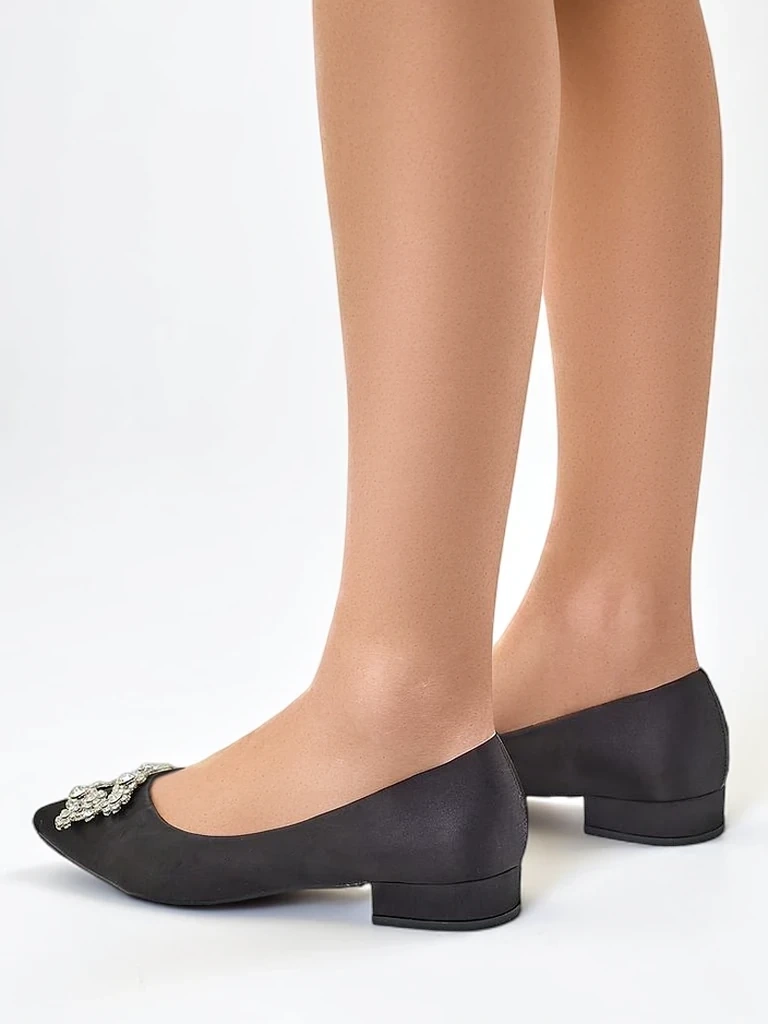 Resti Women&#039;s satin-like ballerinas with a buckle Legant