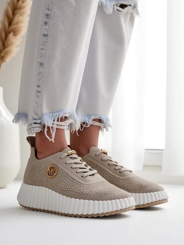 Resti Women's sporty lace-up sneakers Tobin