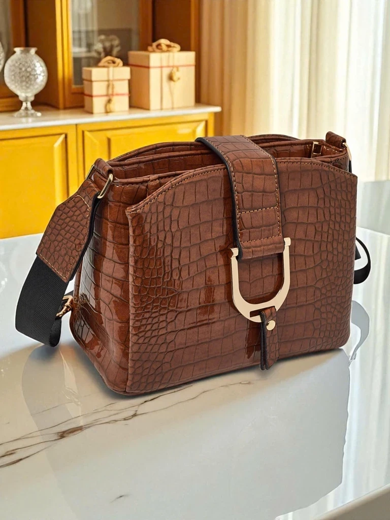 Resti Patent small women&#039;s handbag made of faux leather Gilded Night