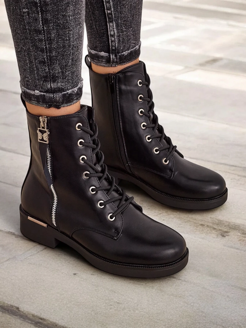 Resti Women's lace-up boots Selocii