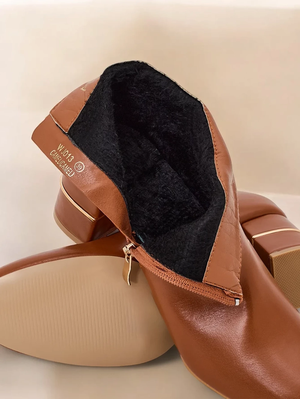 Resti Women's ankle boots on a post Afennor