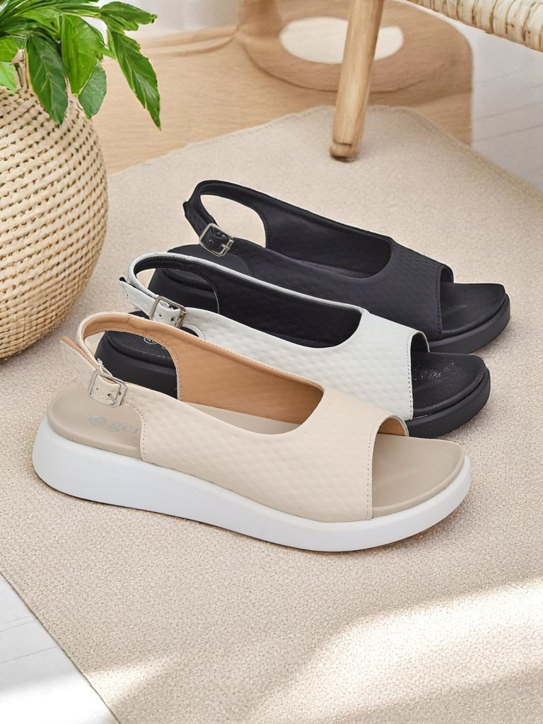 Resti Women&#039;s Riva sandals on a thick sole