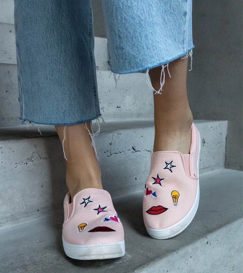 Gemre Adidași din material textil gri cu petice Anais