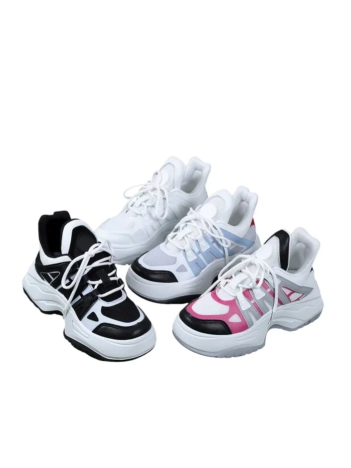 Resti Women's sporty sneakers on a thicker sole Loness