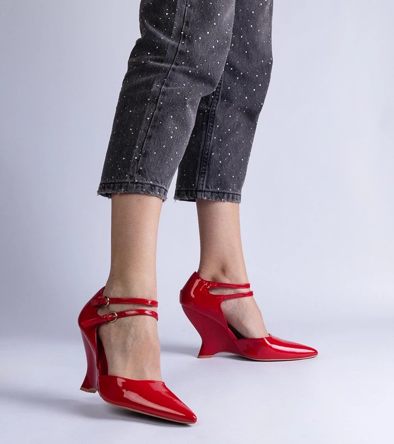 Gemre Pantofi roșii de lac cu platformă și catarame Vizario