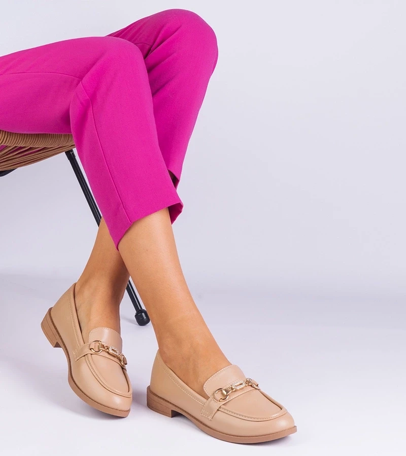 Gemre Mokasini bej pentru femei cu ornamente aurii și pietre strălucitoare Mikasa