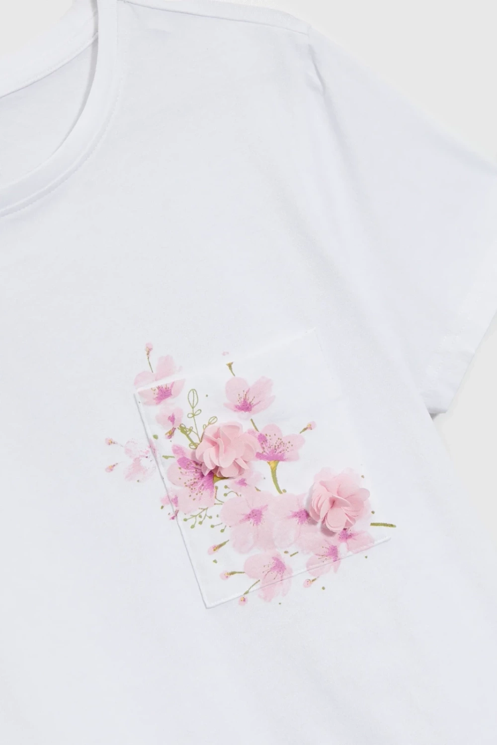 Marisse White T-Shirt With A Print On The Pocket