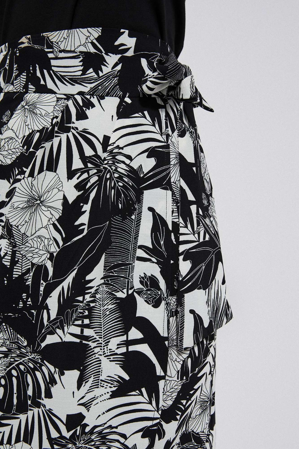 Skirt with a floral print