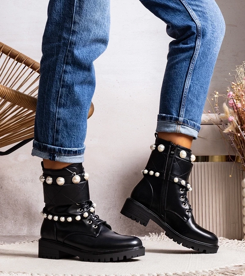 D/CEO Black patent leather insulated boots Campi
