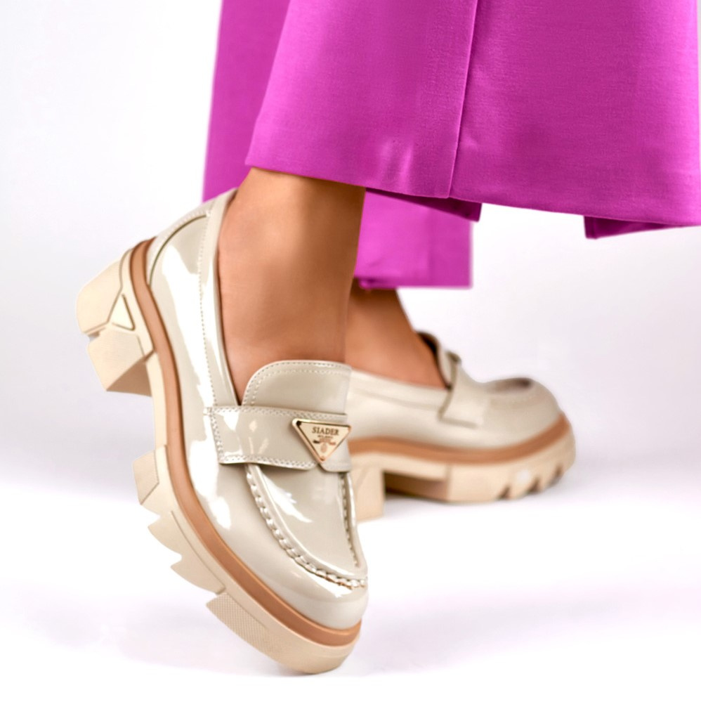 primohurt Lakierowane beżowe modne loafersy damskie