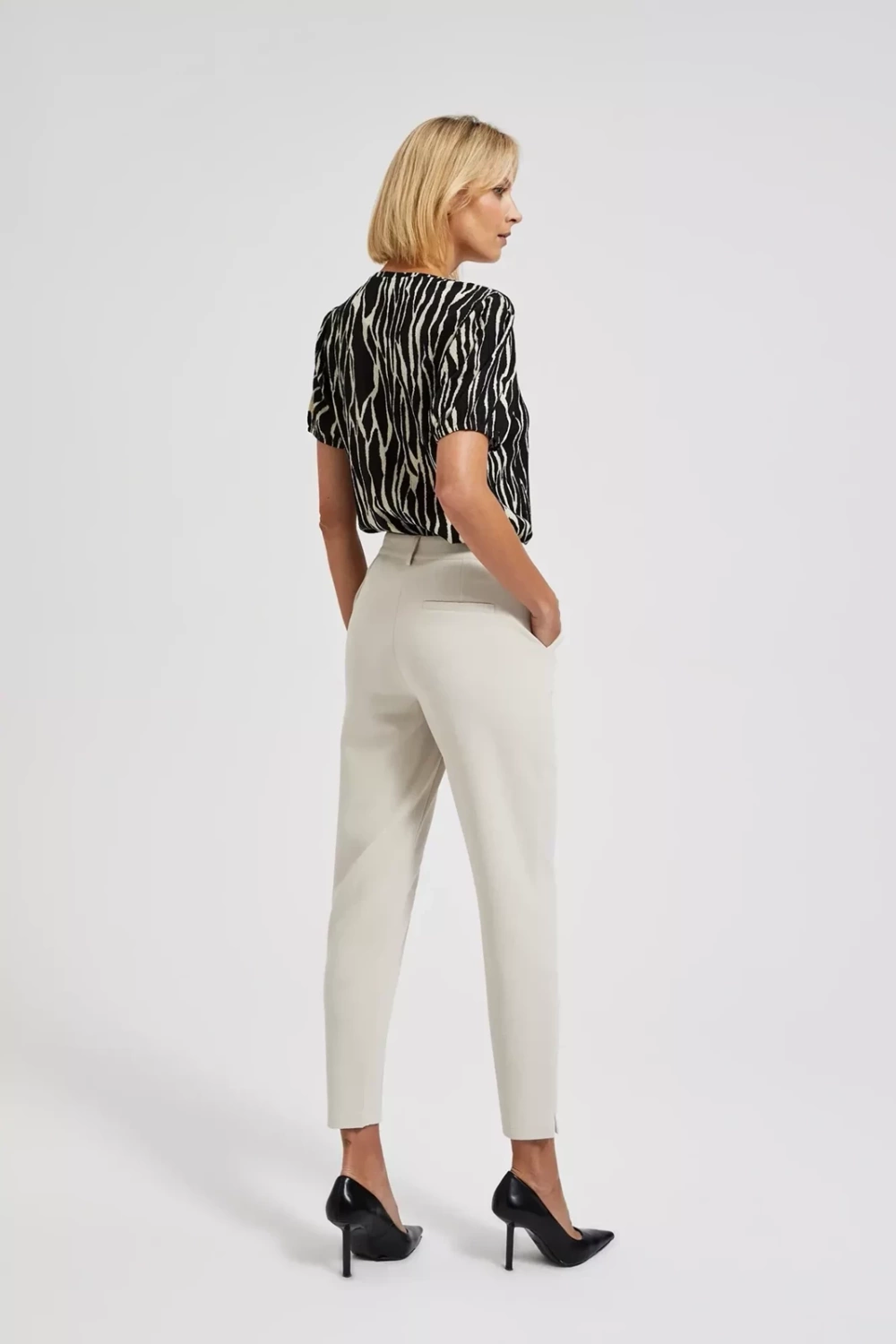 Elegant women's trousers in beige color