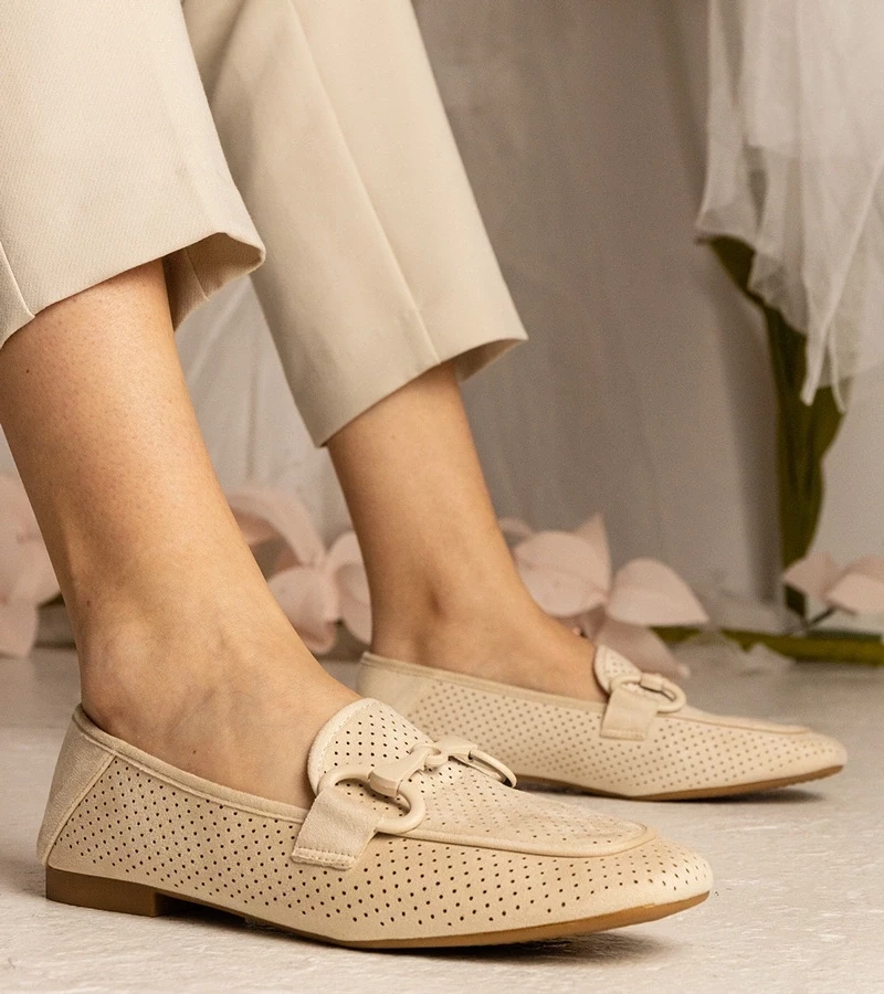 Gemre Mocasini bej pentru femei cu decupaje și ornament Mensory