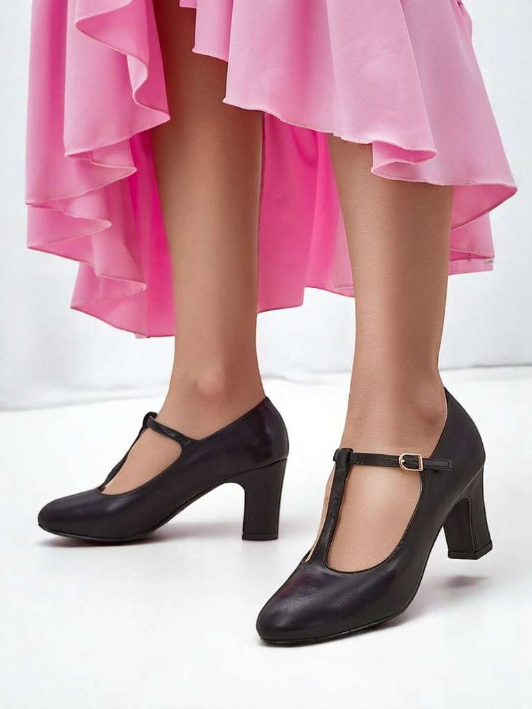 Resti Women&#039;s eco leather pumps with straps Pasello