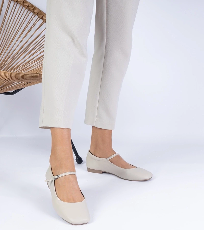 marka niezdefiniowana Beige classic eco-leather ballerinas Grenada