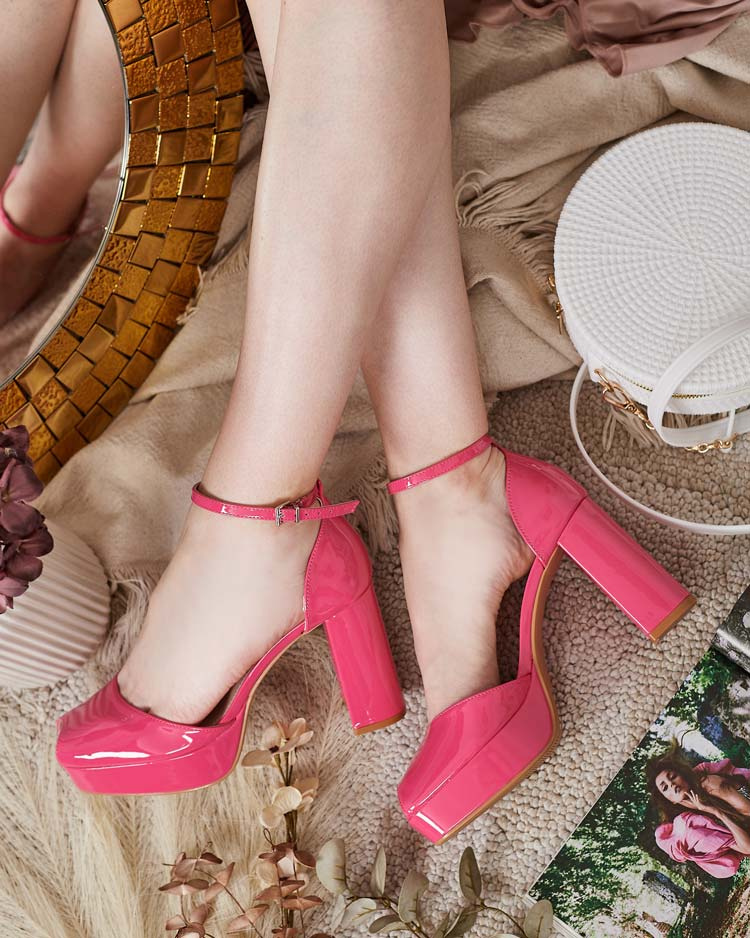 Resti Women&#039;s Lefeyoa lacquered post sandals