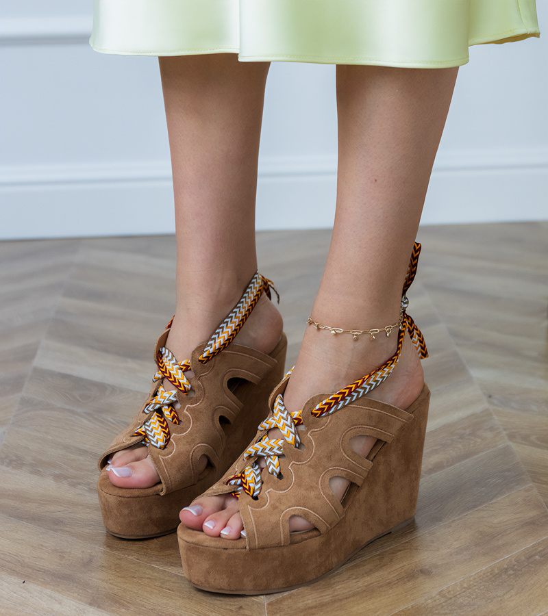D/CEO Brown wedge sandals with decorative lacing Lakota