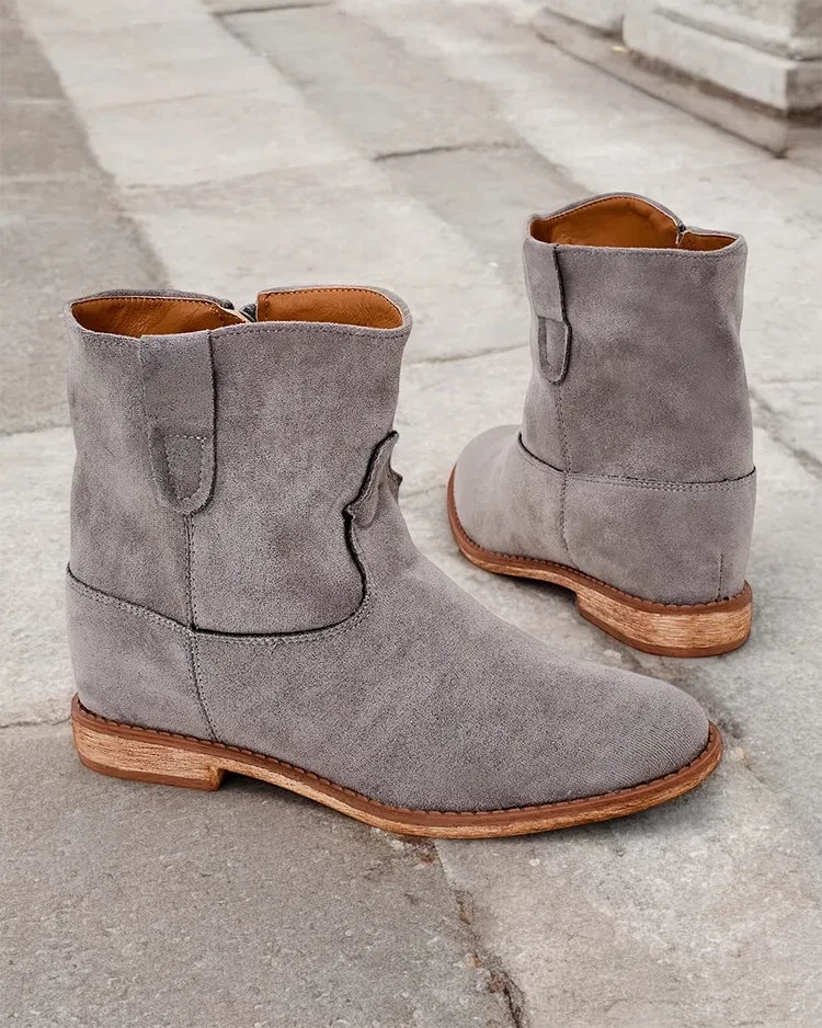 Resti cowboy-style boots on a covered wedge Patorias